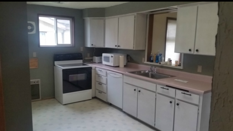 Illustration for article titled We painted our hideous kitchen so that it's less hideous.